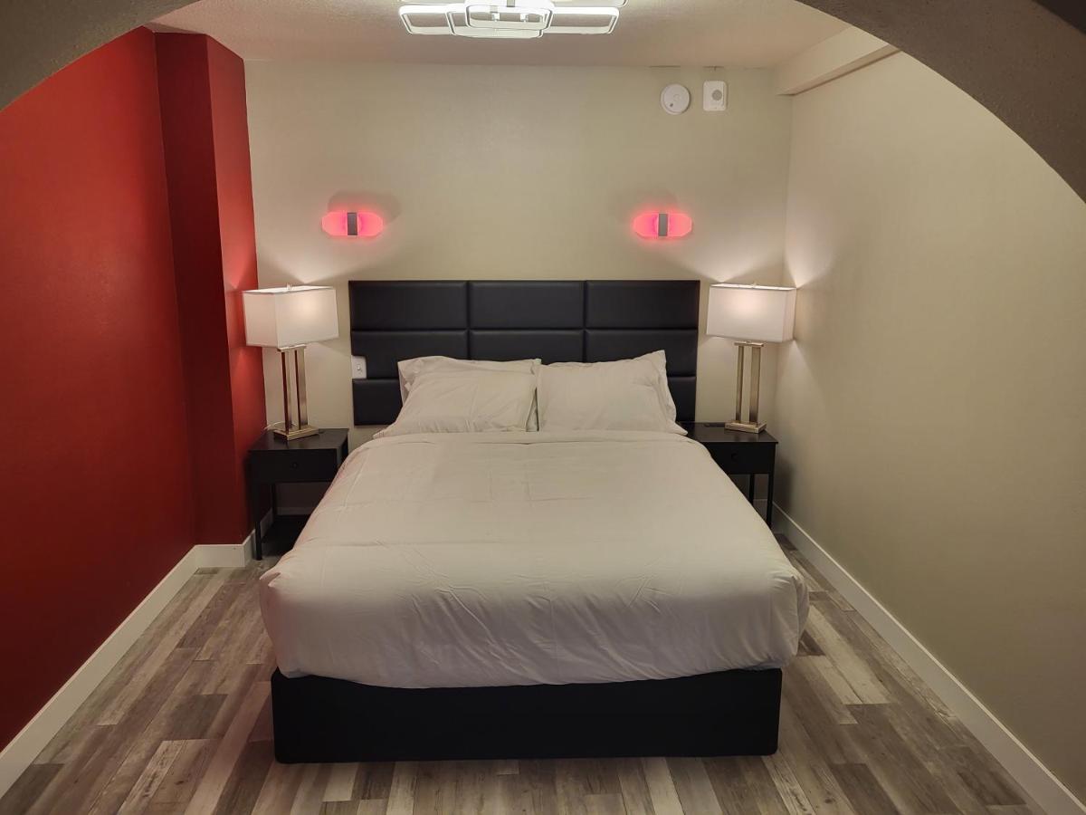 Red Fox Inn And Suites Waverly ภายนอก รูปภาพ