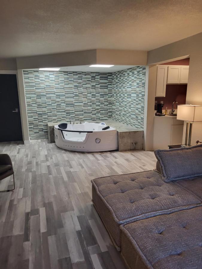 Red Fox Inn And Suites Waverly ภายนอก รูปภาพ