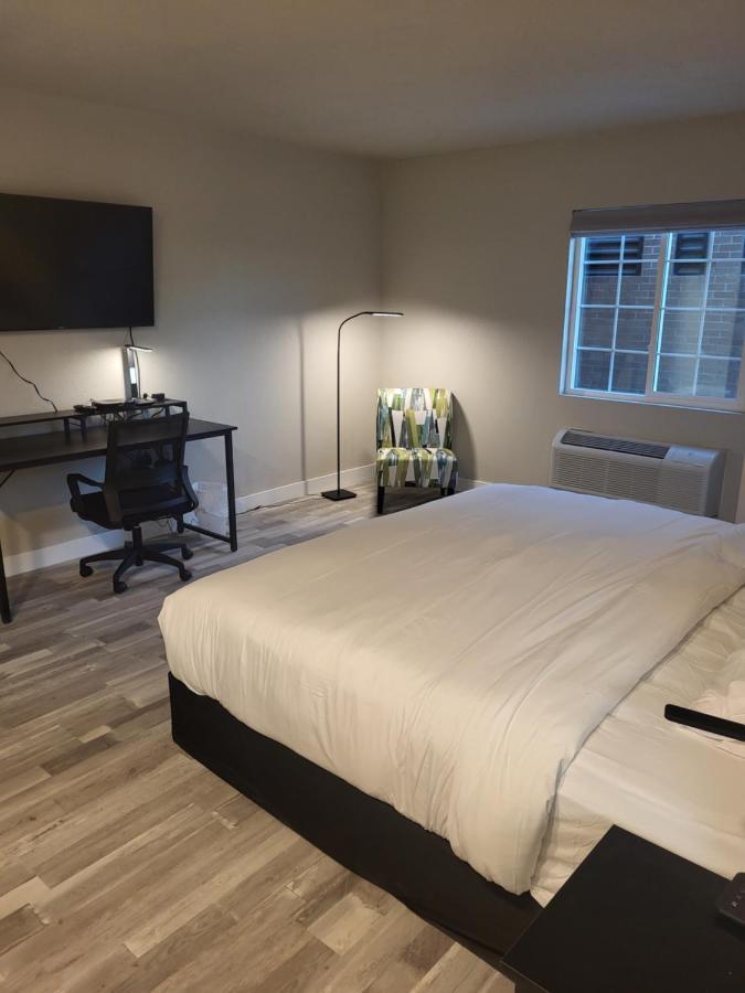 Red Fox Inn And Suites Waverly ภายนอก รูปภาพ
